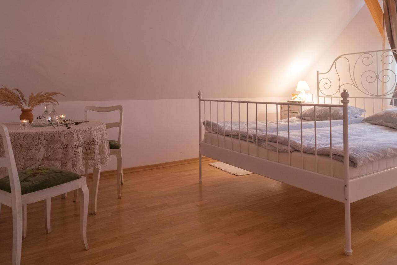 Miodowa Kolonia Bed & Breakfast Białowieża Екстериор снимка
