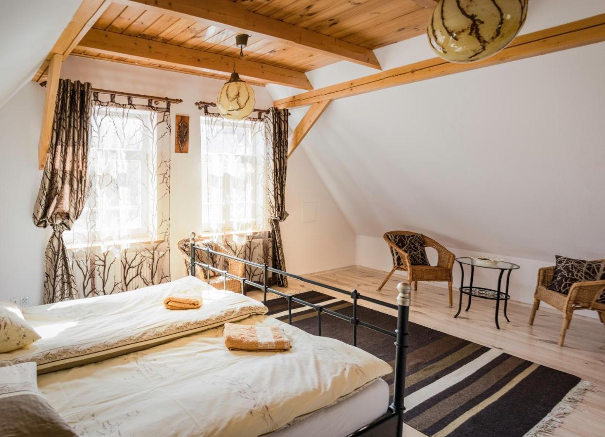 Miodowa Kolonia Bed & Breakfast Białowieża Екстериор снимка